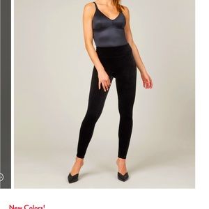 Spanx Velvet Leggings. Black, size Medium